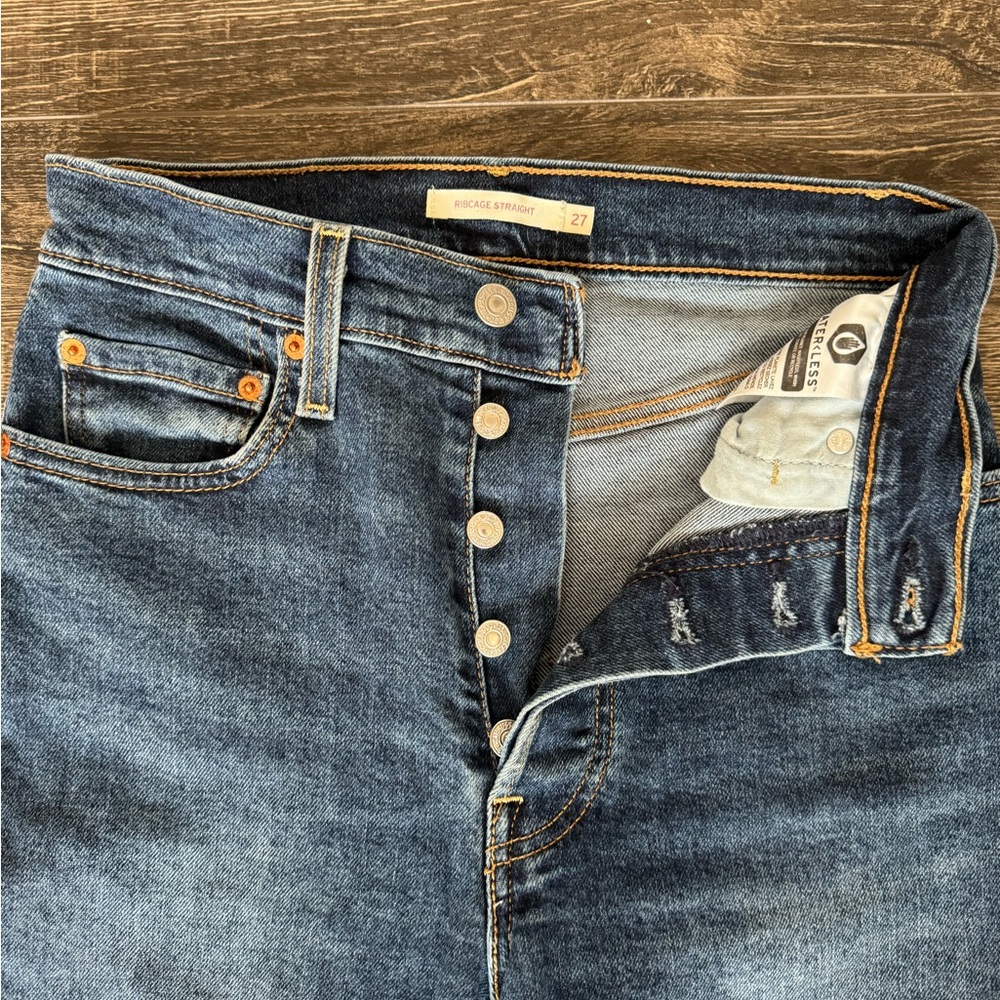 Levi’s Ribcage Straight - Picture 2 of 6